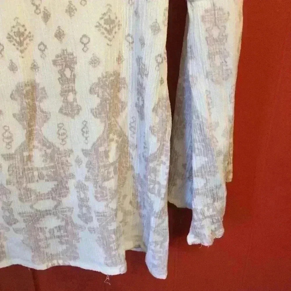 Dee Elle long sleeve open back shirt - Picture 2 of 6